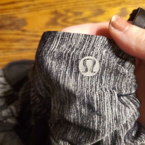 Lululemon black embrace tank size 6 - Picture 2 of 7